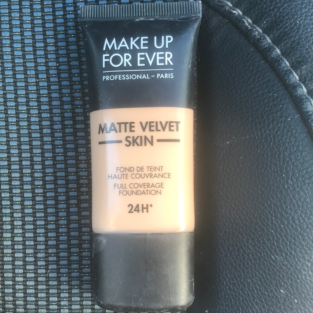 Makeup forever matte velvet Y365